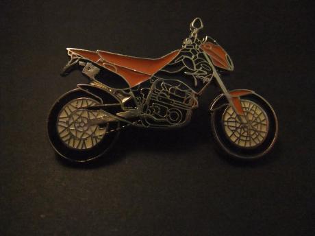 KTM 620 Duke Oostenrijkse motor ( motocross) eerste echte wegmotor van KTM 1997, oranje-zwart, motor naar rechts